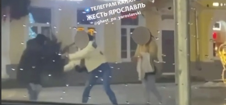 Молодая ярославна порезала подругу на улице Кирова из-за денежного долга