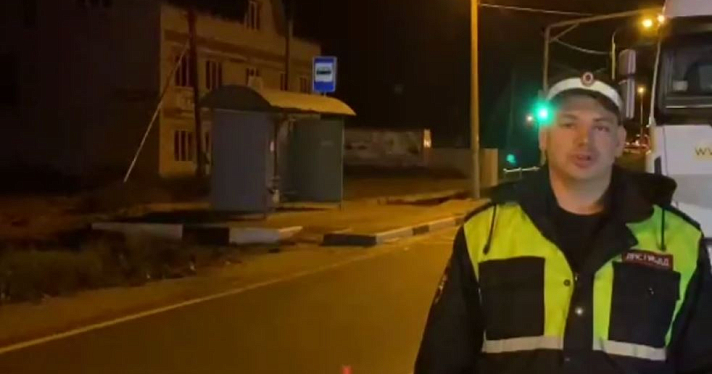 Личность устанавливается: на трассе М8 в Ростовском районе сбили пешехода