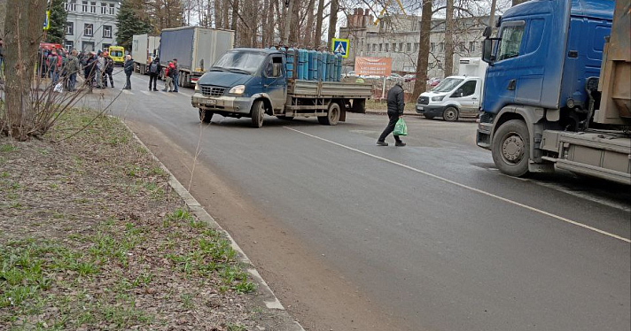Сотрудников эвакуировали: в Речном порту в Ярославле произошёл странный инцидент_270209