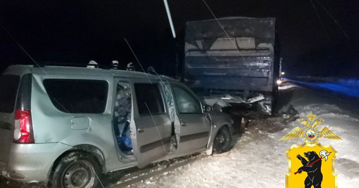 В Ярославской области в аварии с КамАЗом погиб водитель легковушки