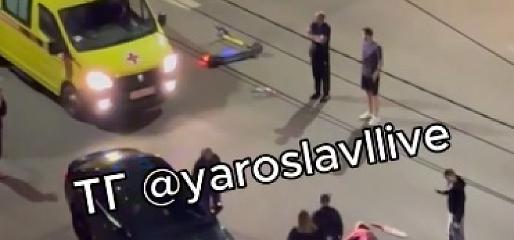 В Дзержинском районе Ярославля сбили молодого самокатчика
