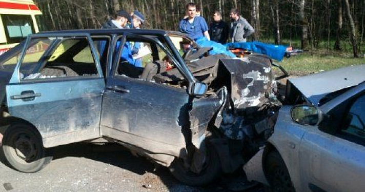 Под Ярославлем столкнулись два автомобиля: есть пострадавшие 