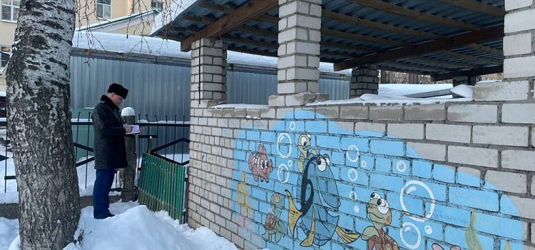 Мэрию Ярославля обязали срочно отремонтировать забор детского сада