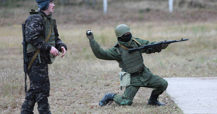 Ярославцам показали, в каких условиях проходят подготовку мобилизованные на полигоне в Костромской области_225688