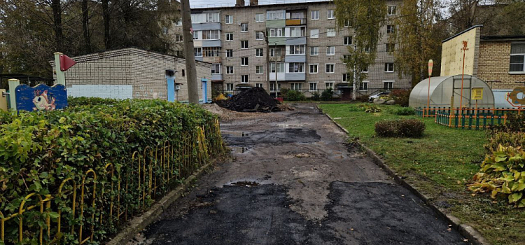 В ярославском детском саду некачественно сделали асфальт за миллион рублей