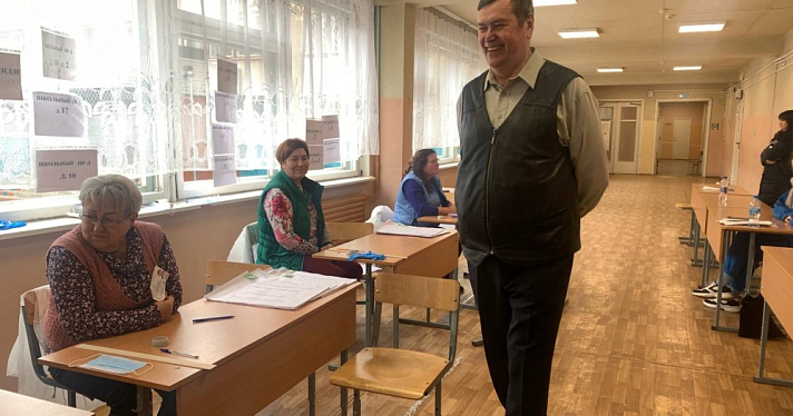 Член Общественной палаты Ярославля Юрий Головин проверил работу избирательных участков