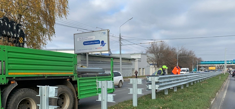 В Ярославле начали устанавливать забор на Московском проспекте