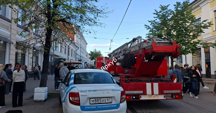 Второй случай за два часа: неизвестные подожгли отделение банка в центре Ярославля