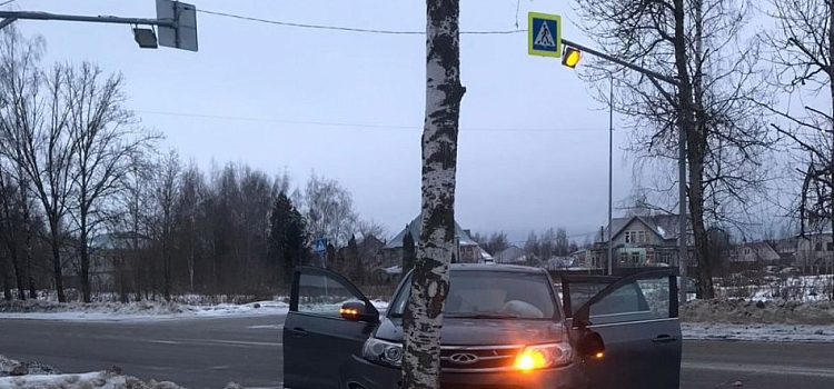 В Ярославской области пенсионер получил тяжёлые травмы после наезда легковушки