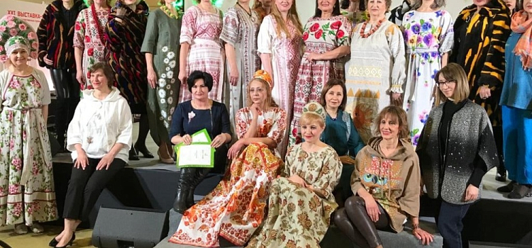 Ярославские мастерицы представили коллекцию женских платьев и кокошников на всероссийской выставке