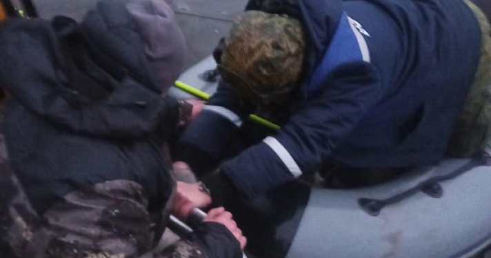 Спасатели помогли рыбакам, которых чуть не унесло в Рыбинское водохранилище