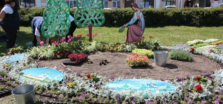 В сквере на улице Андропова оформляют цветники 