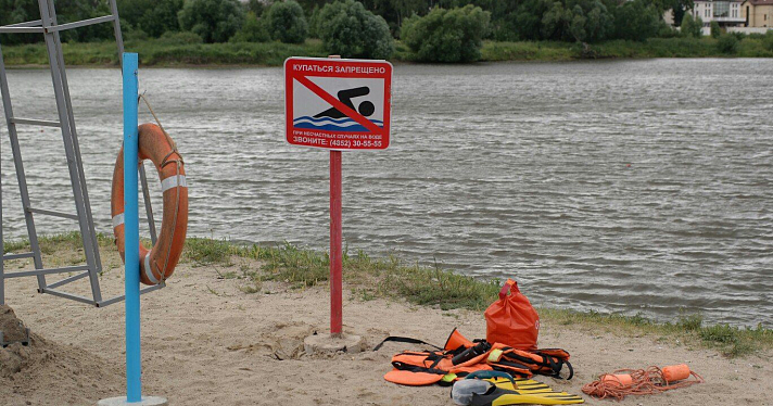 Ярославские пляжи начали оборудовать спасательными вышками_75233