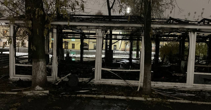 Следователи ищут злоумышленника, который поджег ресторан с посетителями в центре Ярославля