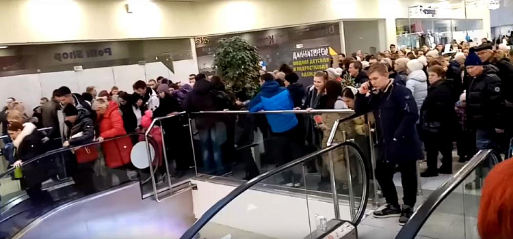 В торговом центре Ярославля посетители устроили давку