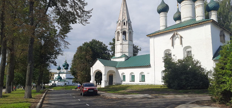 В Ярославле привели в порядок дорогу на Волжской и Которосльной набережных_250202
