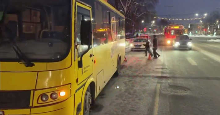 В центре Ярославля автобус сбил десятилетнего мальчика на пешеходном переходе