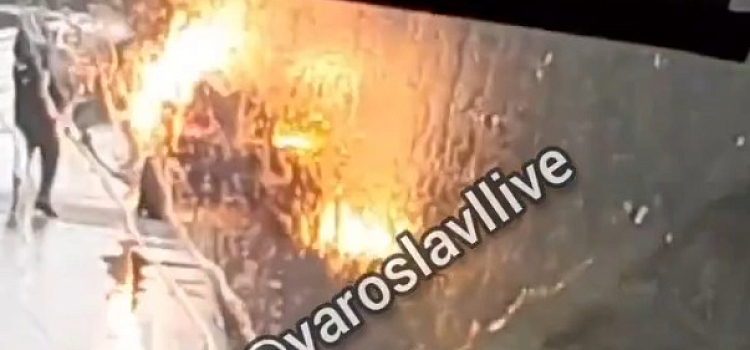 «Как жарко»: на трассе Тутаев — Ярославль сгорел автомобиль