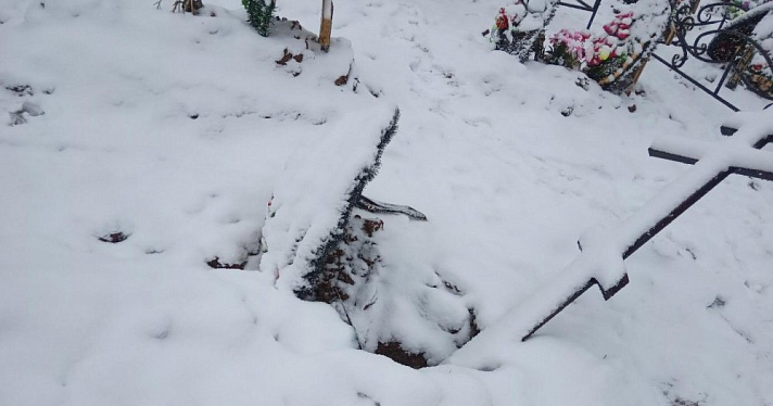 Кладбище в Селифонтово проваливается под землю