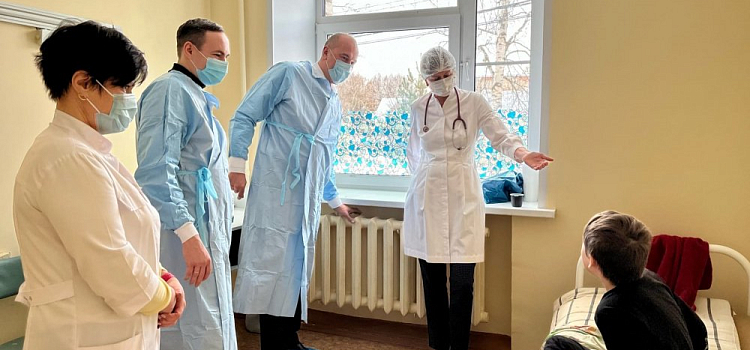 Окна не менялись с 1981 года: ярославские депутаты проверили Ростовскую ЦРБ