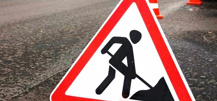 Суд обязал мэрию отремонтировать дорогу около школы в Дзержинском районе