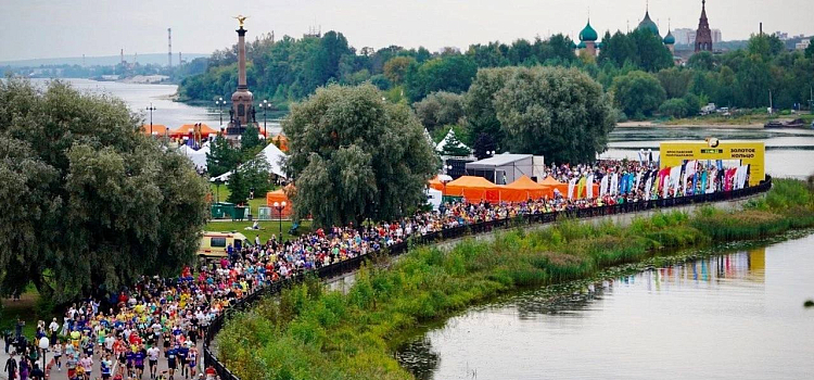 По центру Ярославля пробежали более шести тысяч человек_250550