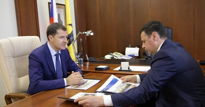 Губернатор Миронов обсудил с мэром Ярославля снос аварийных домов, благоустройство общественных территорий, ремонт дорог и обновление общественного транспорта