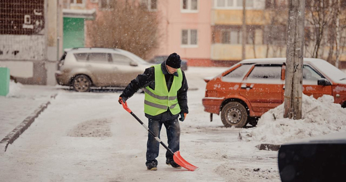 Ведутся проверки: в Ярославле продолжают избавляться от брошенных автомобилей