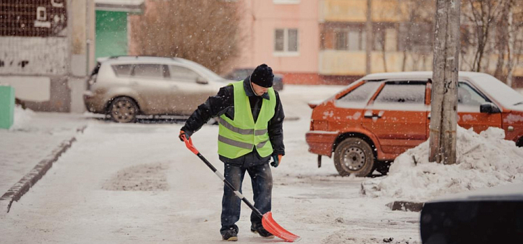 Ведутся проверки: в Ярославле продолжают избавляться от брошенных автомобилей