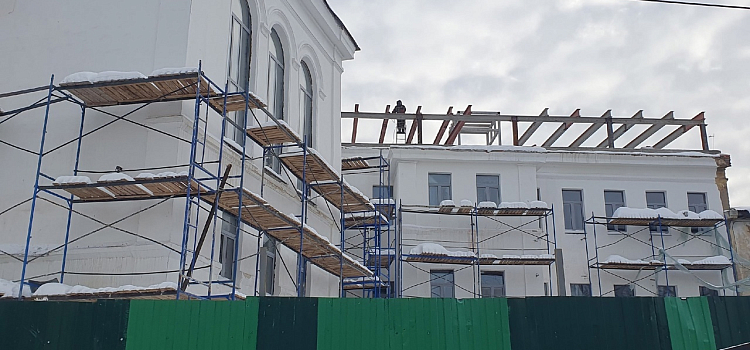 В историческом центре Ярославля надстраивают мансарду на гостинице «Царьград»_262679