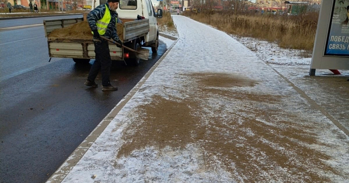 В Ярославле дороги начали обрабатывать от наледи
