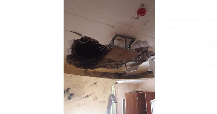 В квартире на Липовой горе в Ярославле рухнул потолок