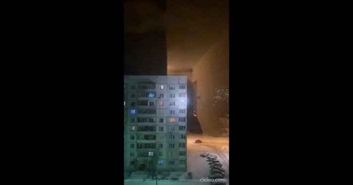 Видео дня. Ярославцы запускают салюты на балконе многоэтажки
