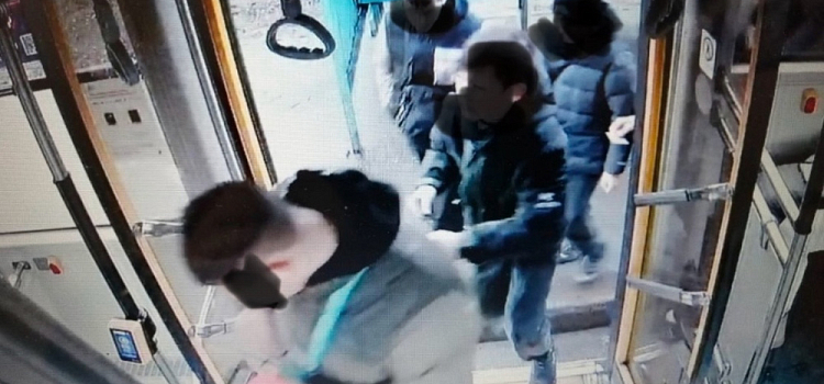 В Ярославле перевозчик подал заявление в полицию на вандалов, разрисовавших автобус