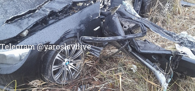 В Ярославле в ДТП погиб водитель «БМВ»: он врезался в стоящий грузовик