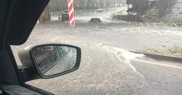 Ливень затопил рыбинские дороги и улицы_216511