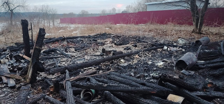 В Ярославской области курение в деревенском доме погубило мужчину_291540