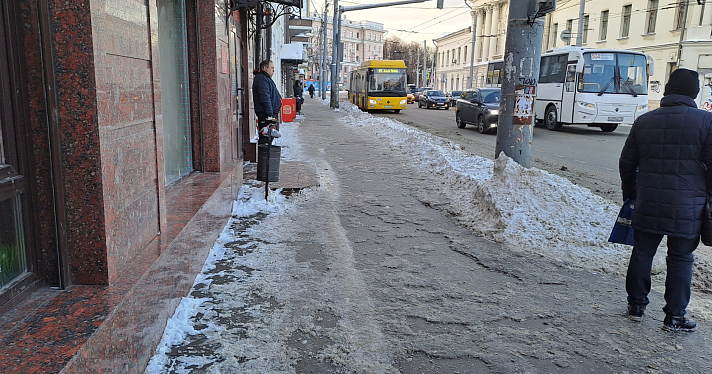 Ярославцы пожаловались на «смертоубийственные» тротуары с крупноформатной плиткой_265289