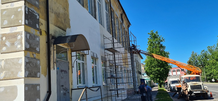 В Рыбинске приступили к ремонту фасада здания спортивной школы № 1