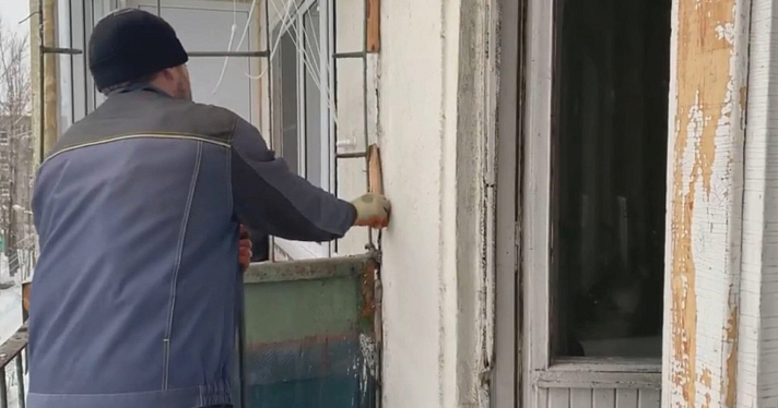 Ярославцы делают ремонт в квартире многодетного отца. Фоторепортаж _171498