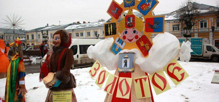 В сквере на улице Андропова начали устанавливать масленичные куклы_101786