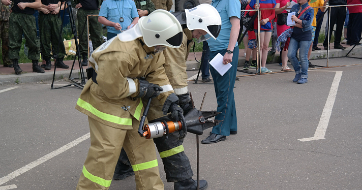 На «Шиннике» проходят соревнования добровольных пожарных бригад (Фото)_69629