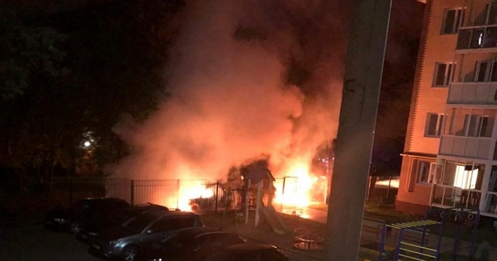 В Ярославле сгорели два автомобиля