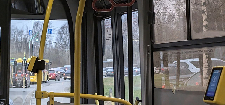 И снова не с кофе: на Московском проспекте образовалась пробка из-за ночного ДТП_306544