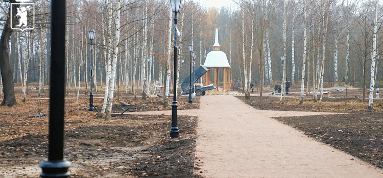 В Петропавловском парке Ярославля установили старинную беседку_306950