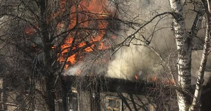 В центре Ярославля горел расселенный дом, который не признали объектом культурного наследия_157536