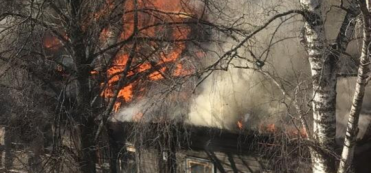 В центре Ярославля горел расселенный дом, который не признали объектом культурного наследия_157536