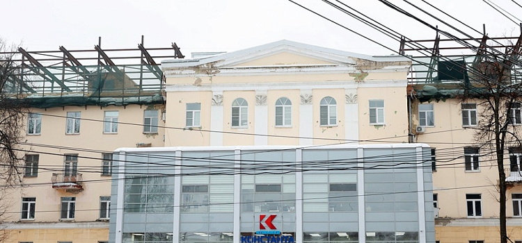 Нужна крыша, а не скандал: жильцы дома на улице Победы в Ярославле требуют продолжения ремонта