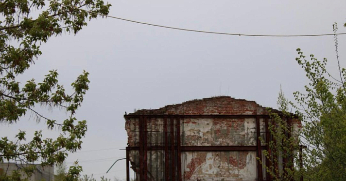 Стены, помнившие шведов и штыки фанагорийцев, рушатся: суд запретил продажу ярославского исторического здания