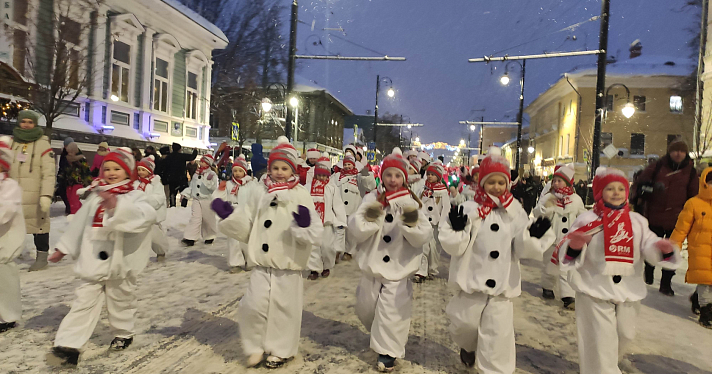 В «НаШествии Дедов Морозов» в Рыбинске приняли участие почти восемь тысяч человек_259973
